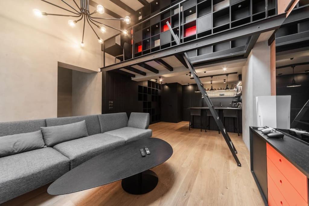 3 Storey Apartment With A Character And A Terrace Riga Exterior foto