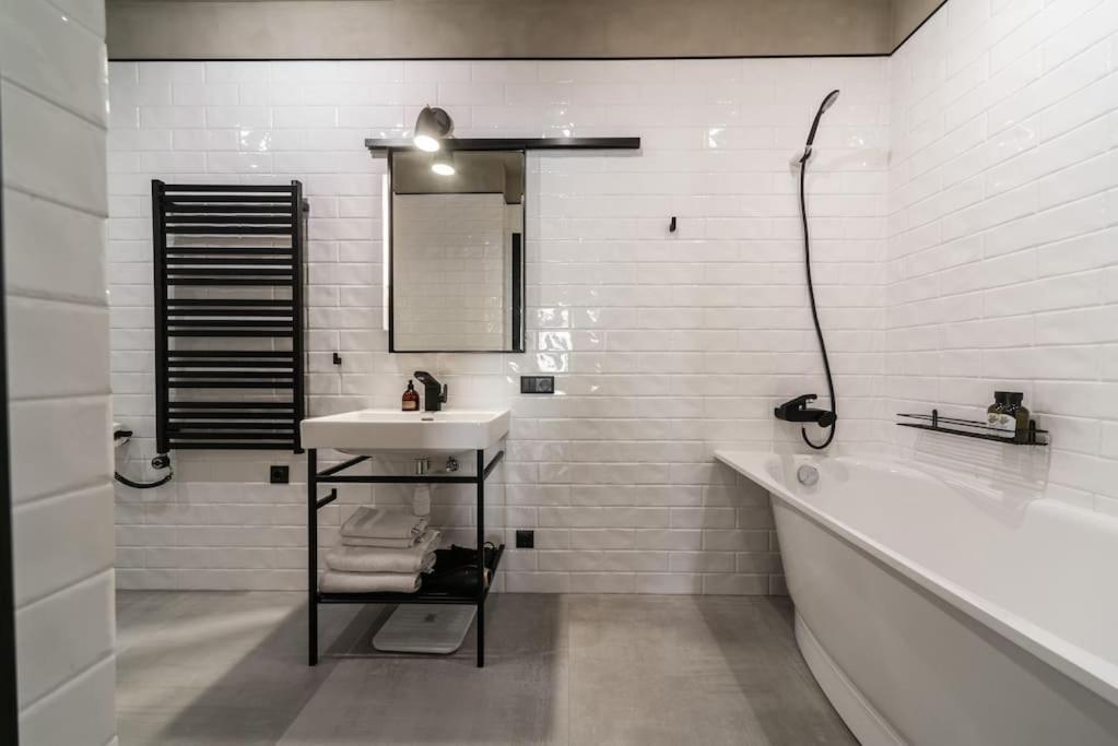 3 Storey Apartment With A Character And A Terrace Riga Exterior foto