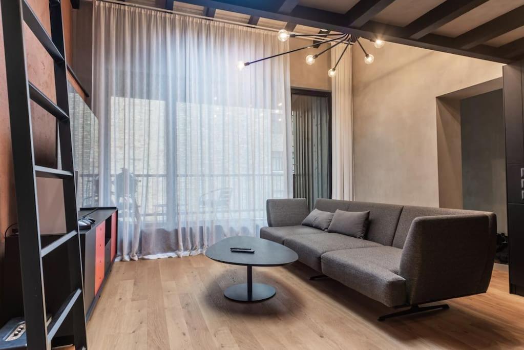 3 Storey Apartment With A Character And A Terrace Riga Exterior foto